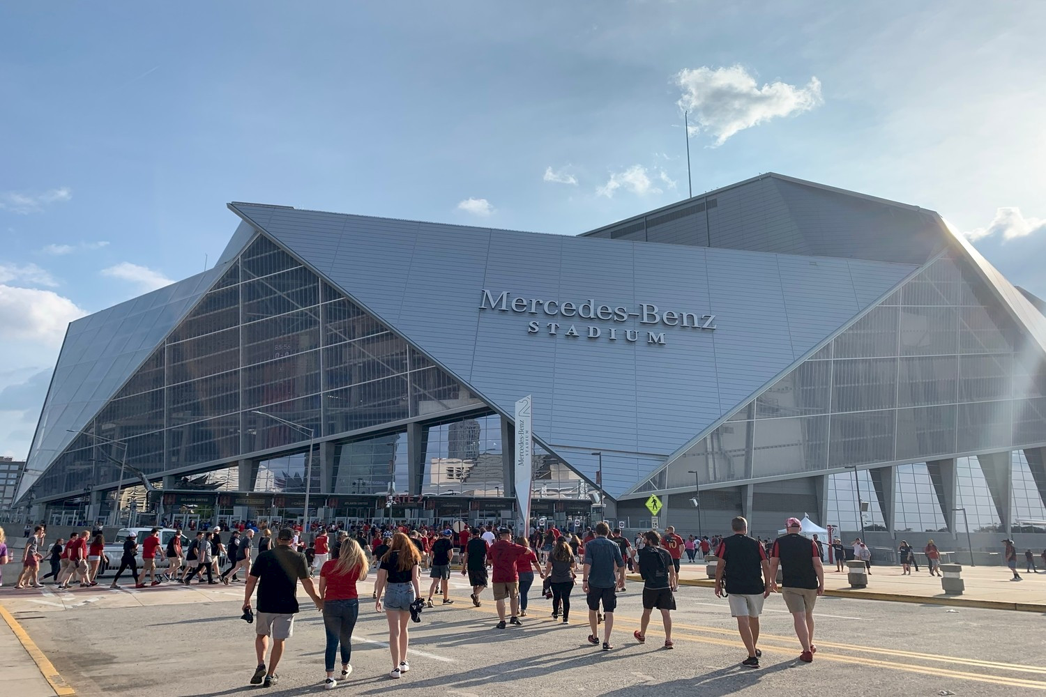 Mercedez_Benz_Stadium_building
